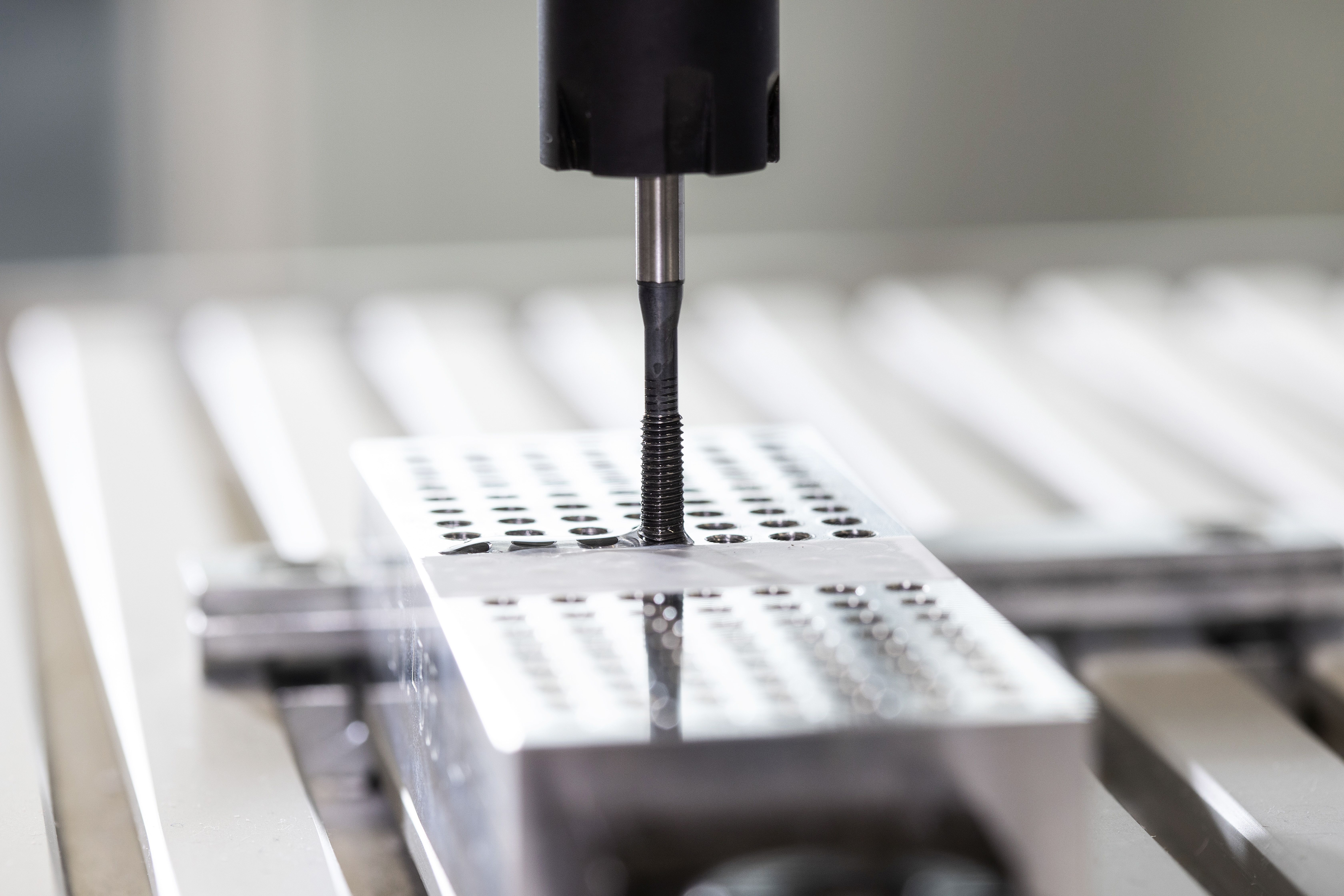 Evaluation of lubrication performance with tapping torque test. Evaluation of lubrication performance with tapping torque test.